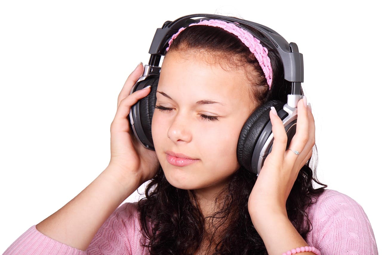 The Drift Max: 254 grams, with a headband you stop noticing after a minute.